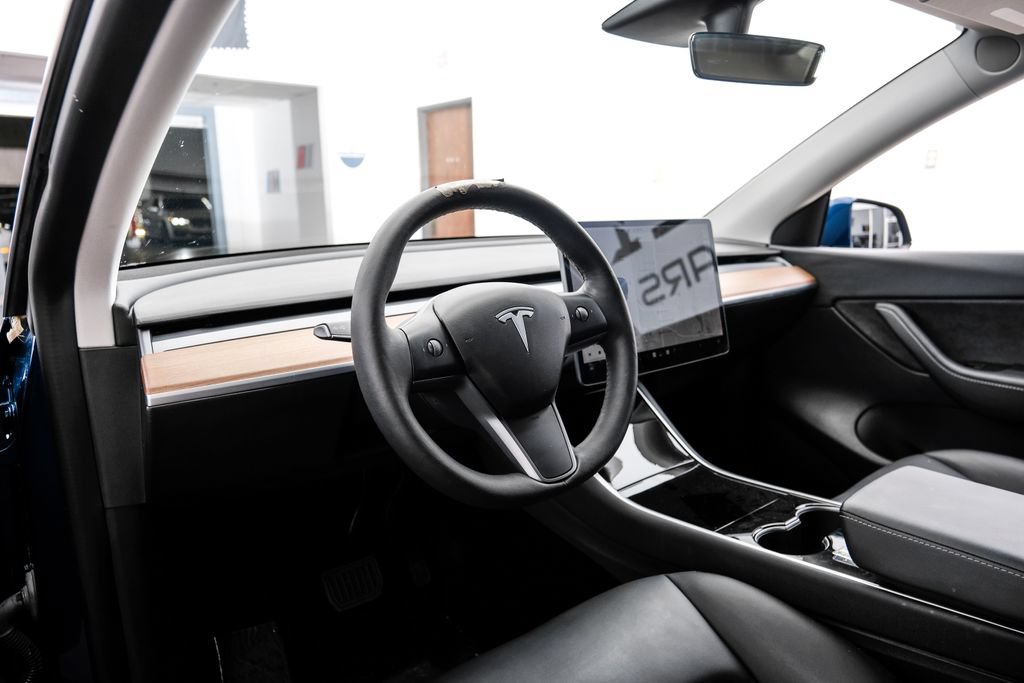 Used 2021 Tesla Model Y Long Range AWD/4WD image 3
