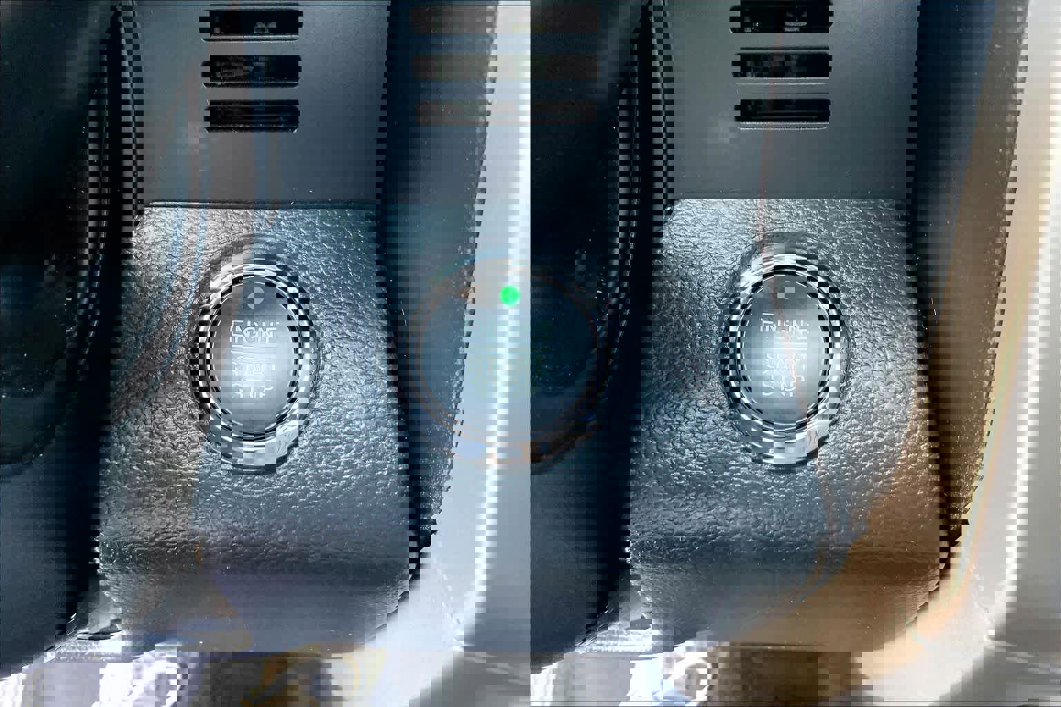 Used 2022 Ford F250 Lariat w/ Tremor Off-Road Package image 31