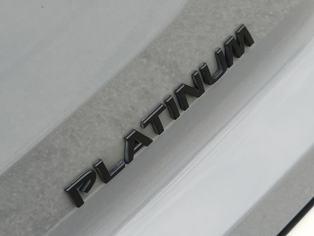 Used 2024 Nissan Pathfinder Platinum FWD image 9