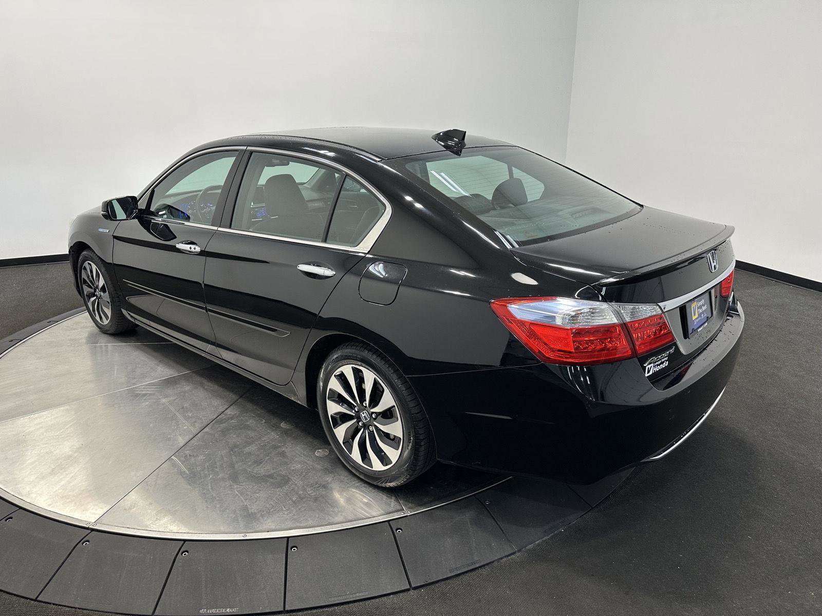 Used 2015 Honda Accord Touring image 4