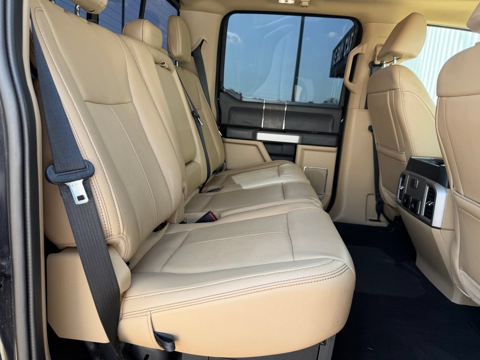 Used 2021 Ford F250 Lariat w/ FX4 Off-Road Package AWD/4WD image 23