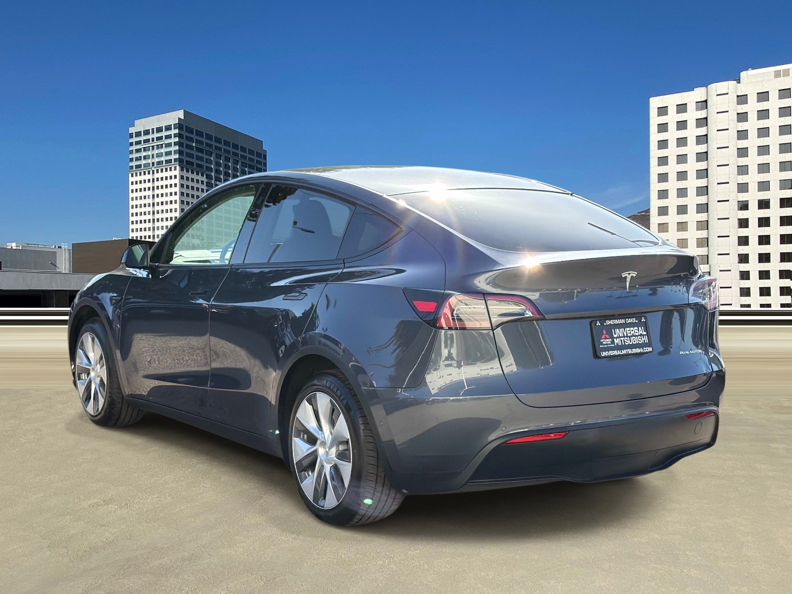 Used 2022 Tesla Model Y Long Range AWD/4WD image 3