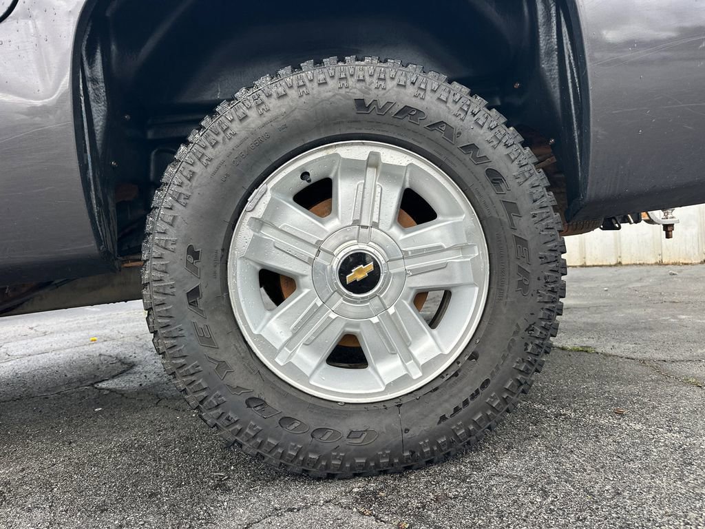 Used 2010 Chevrolet Silverado 1500 LTZ w/ Z71 Appearance Package AWD/4WD image 20
