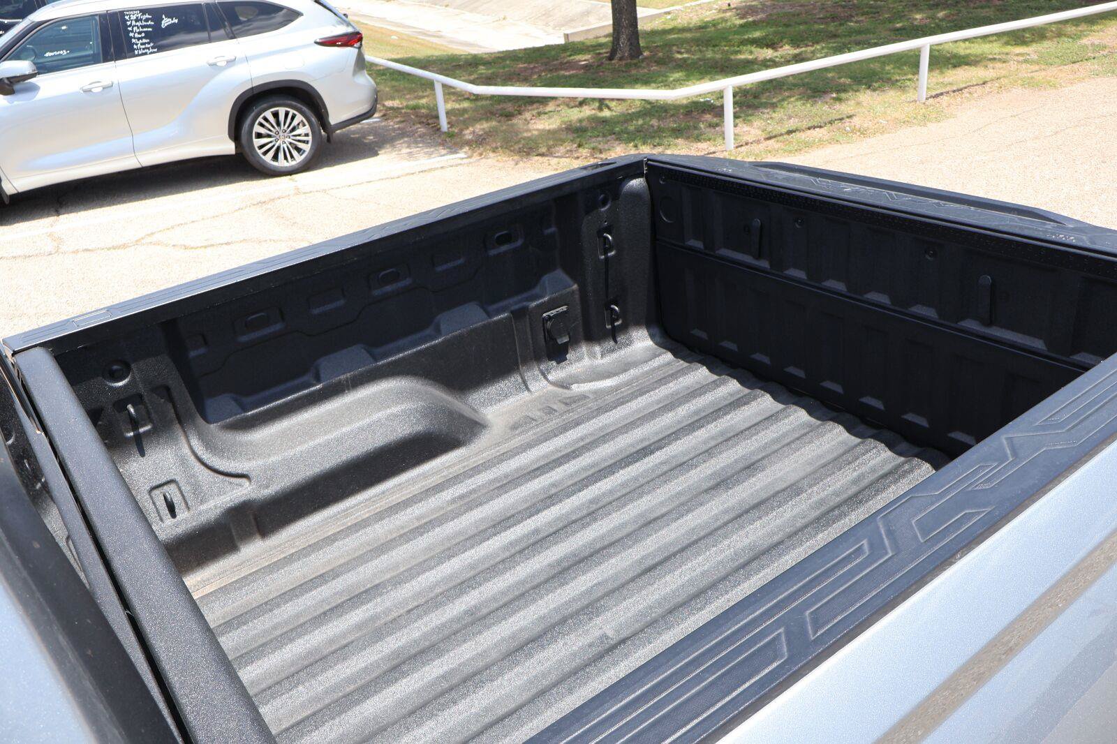 Used 2024 GMC Canyon AT4X AWD/4WD image 16