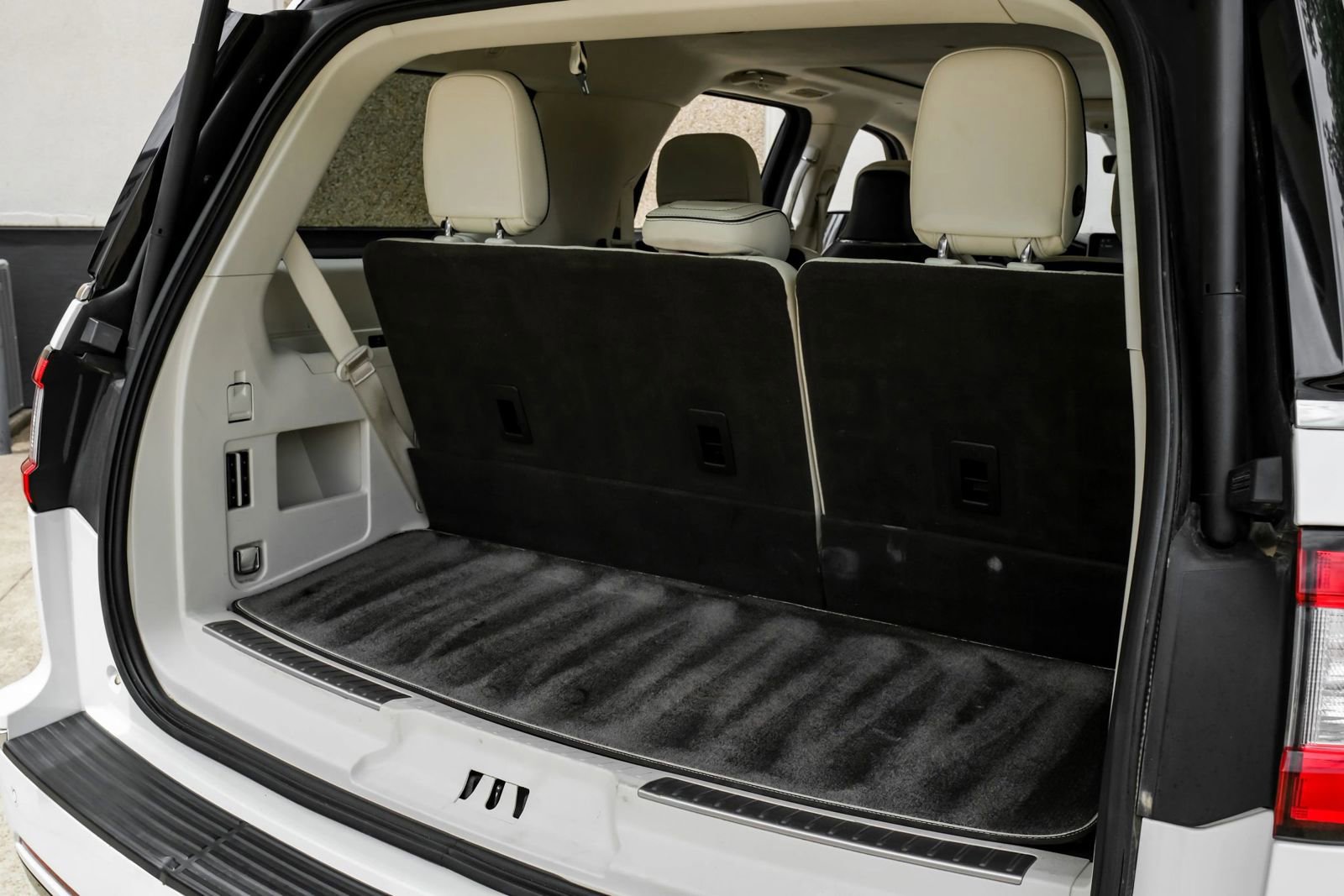 Used 2020 Lincoln Navigator Black Label w/ Cargo Convenience Package AWD/4WD image 55