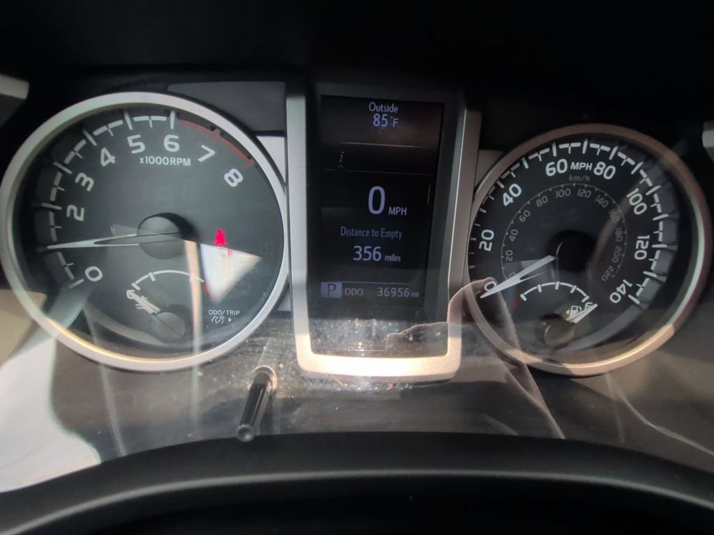 Used 2019 Toyota Tacoma SR5 AWD/4WD image 16