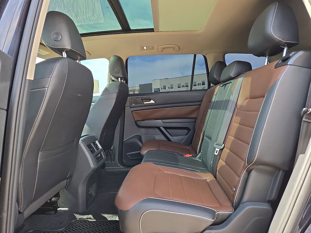 Used 2021 Volkswagen Atlas SEL Premium image 16