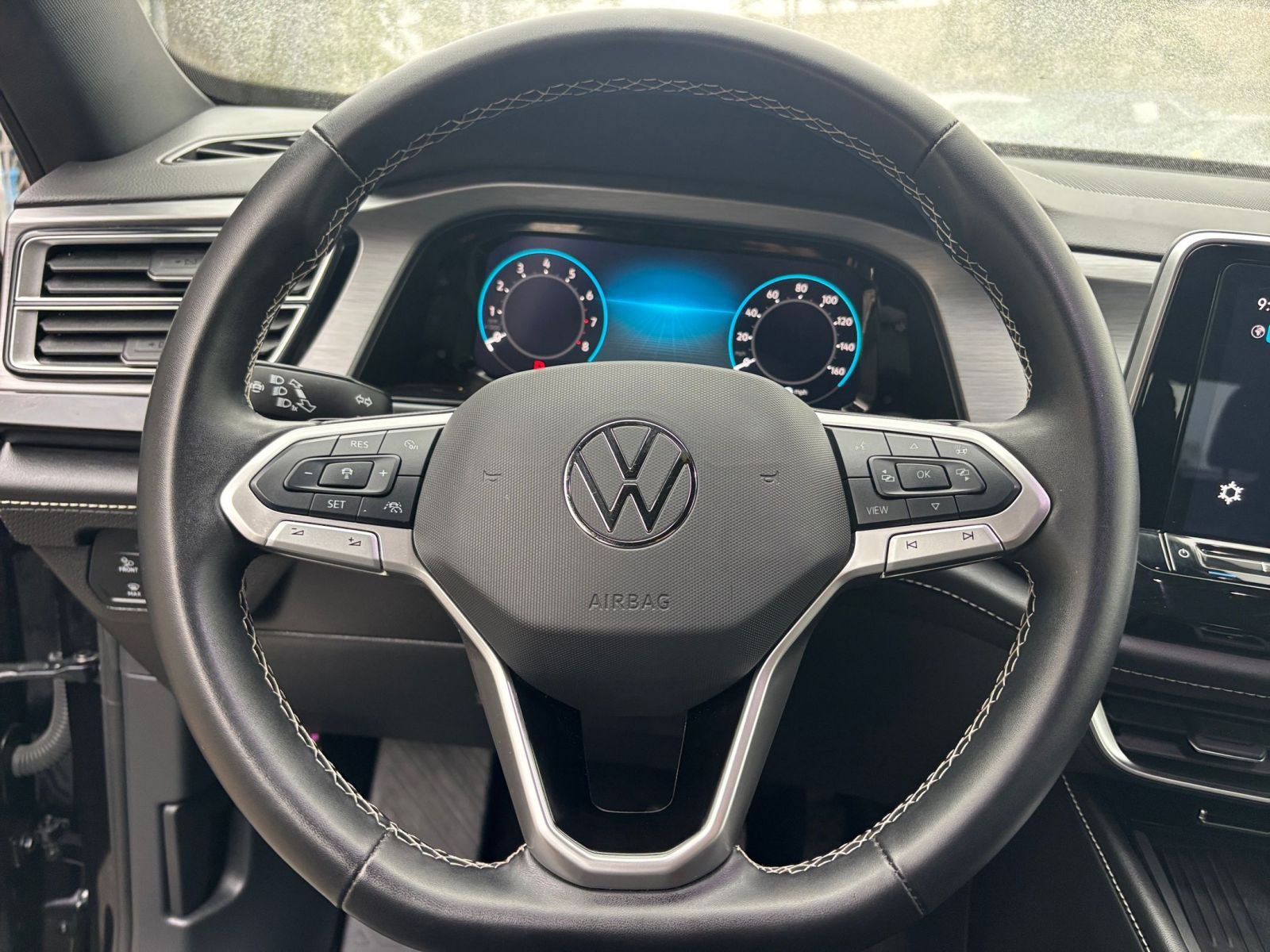 Used 2025 Volkswagen Atlas Cross Sport SE image 28