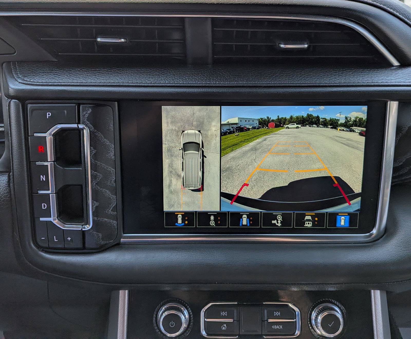 Used 2024 GMC Yukon XL Denali AWD/4WD image 19