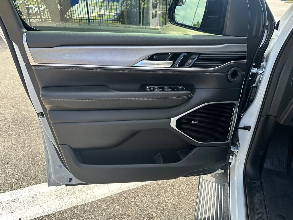 New 2026 Jeep Grand Wagoneer L Limited AWD/4WD image 16