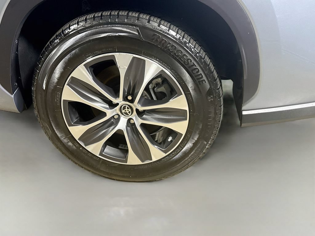 Used 2022 Toyota Highlander XLE FWD image 30