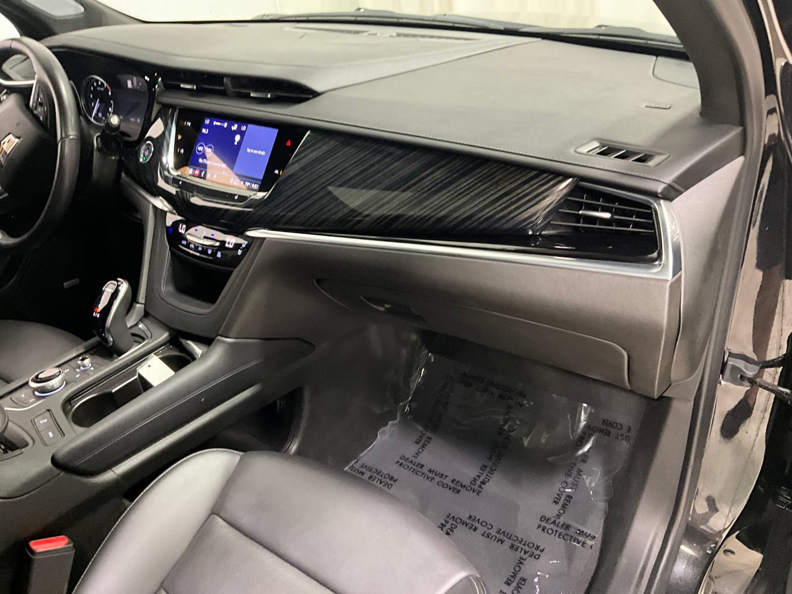 Used 2024 Cadillac XT6 Premium Luxury AWD/4WD image 17