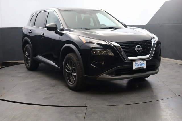 Used 2023 Nissan Rogue S image 2
