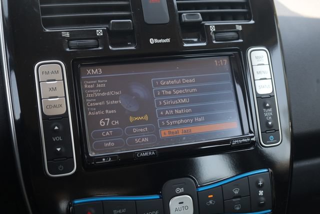 Used 2015 Nissan Leaf SL w/ Premium Package FWD image 19