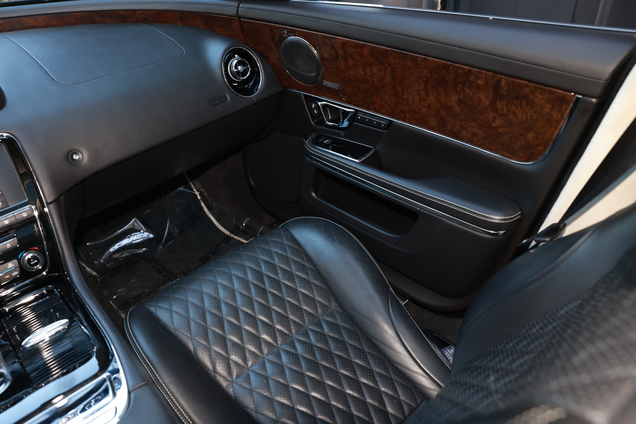 Used 2017 Jaguar XJ L Portfolio image 26