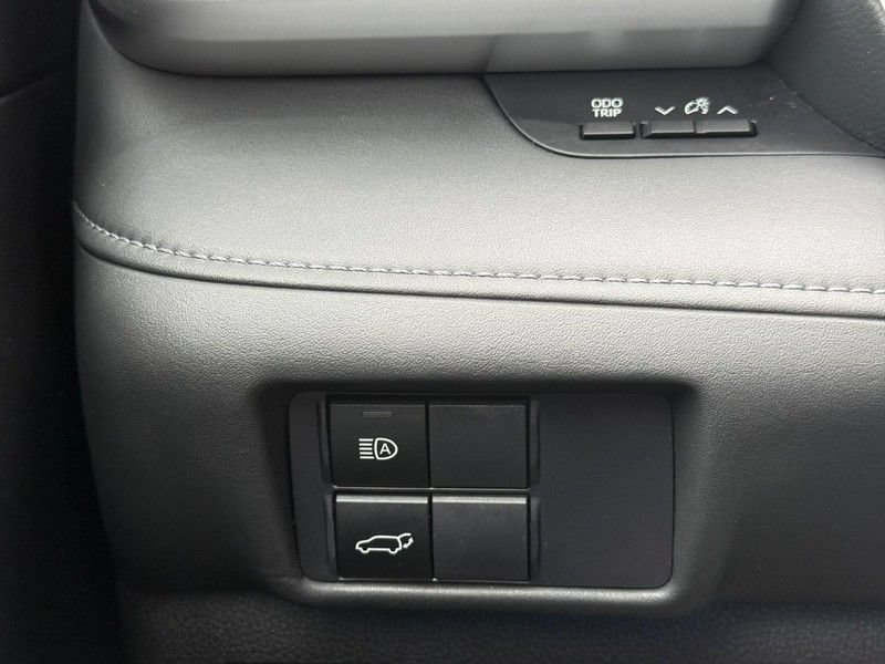 Used 2021 Toyota Highlander XLE AWD/4WD image 30