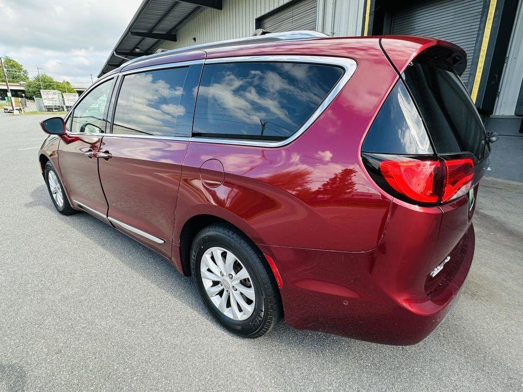 Used 2019 Chrysler Pacifica Touring-L w/ Advanced Safetytec Group FWD image 3