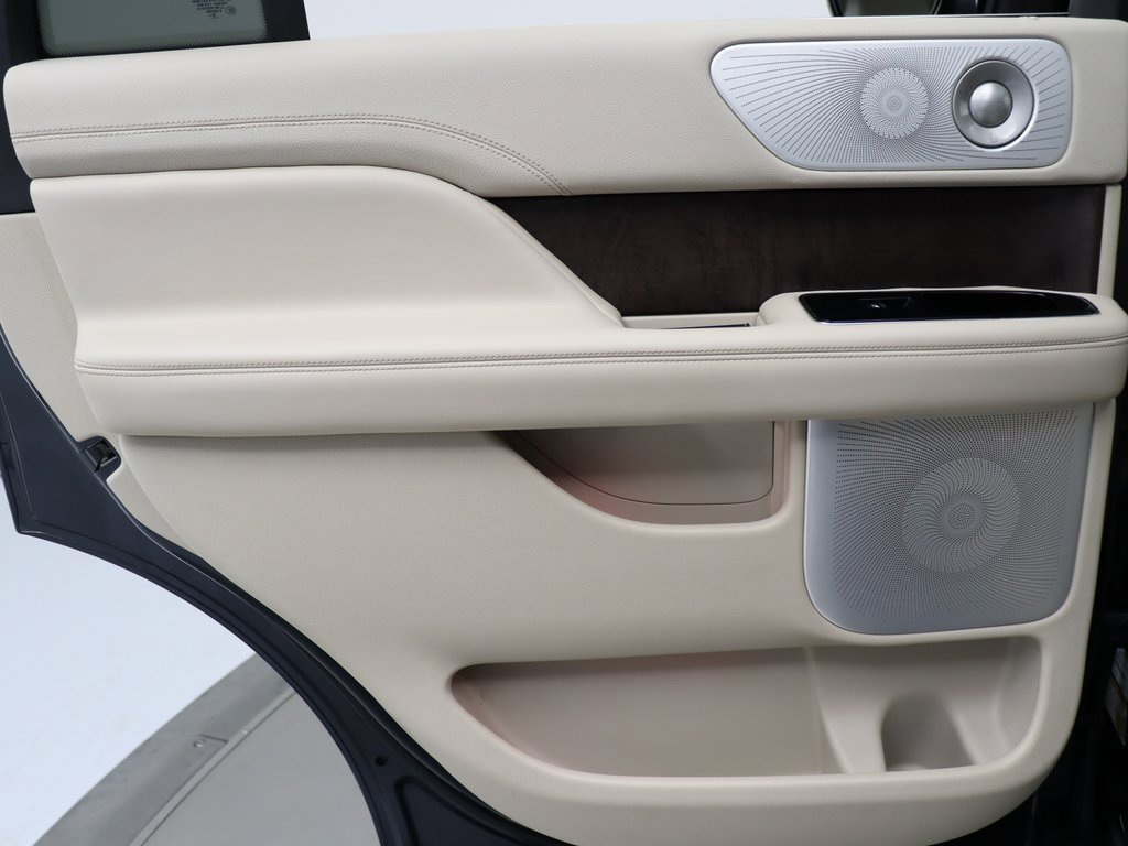 Used 2021 Lincoln Navigator Reserve w/ Luxury Package image 38