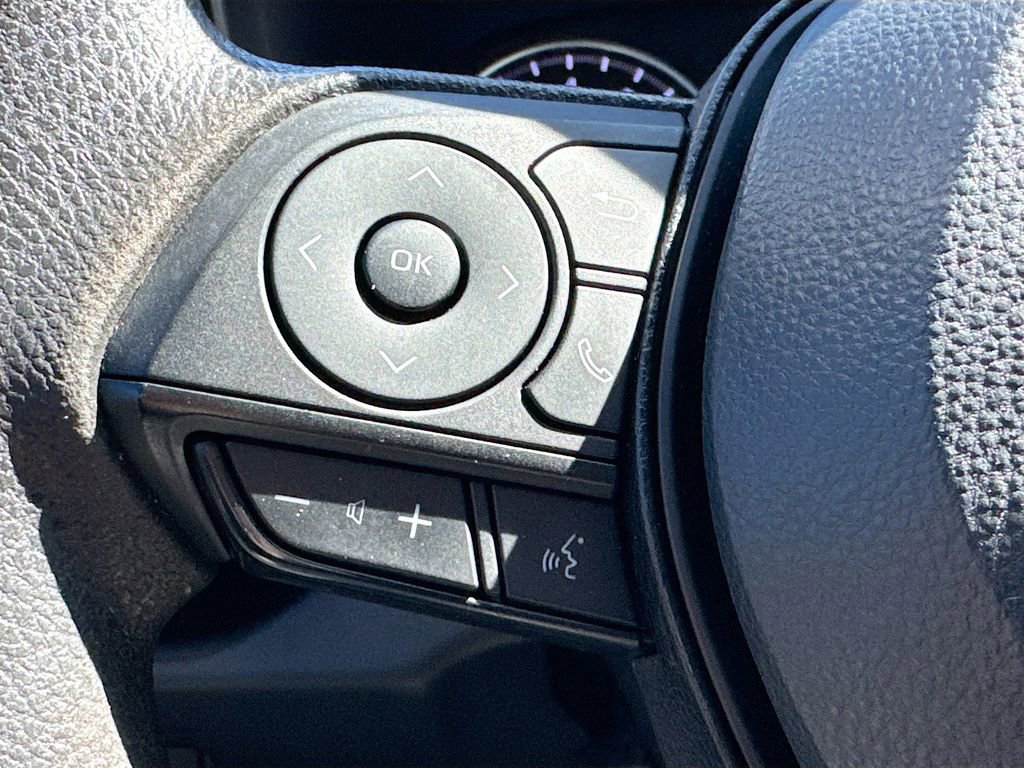 Used 2022 Toyota RAV4 LE image 9