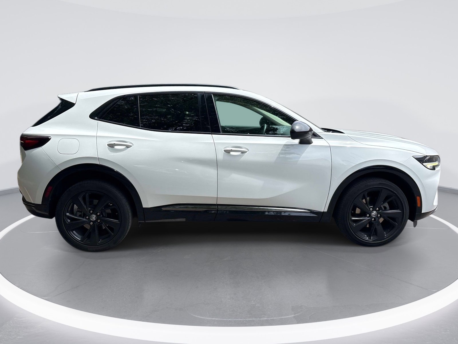 Certified 2022 Buick Envision Essence w/ Sport Touring Package FWD image 9