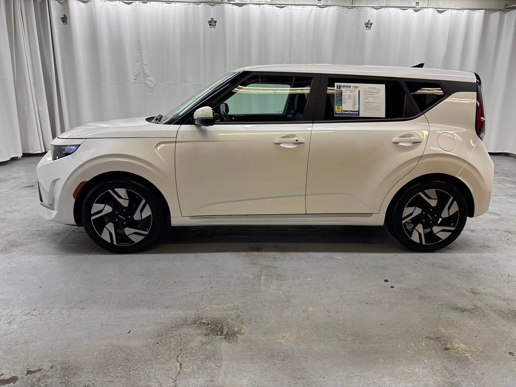 Used 2023 Kia Soul GT-Line FWD image 2