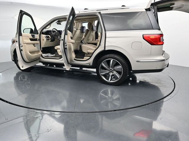 Used 2019 Lincoln Navigator Reserve w/ Cargo Package AWD/4WD image 40