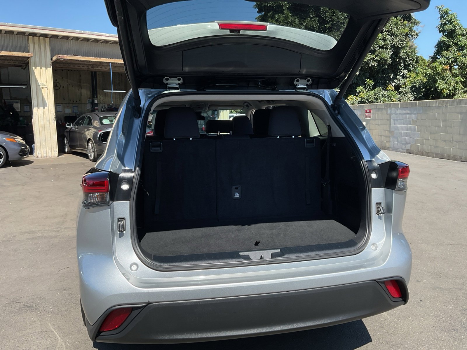 Used 2024 Toyota Highlander LE image 26