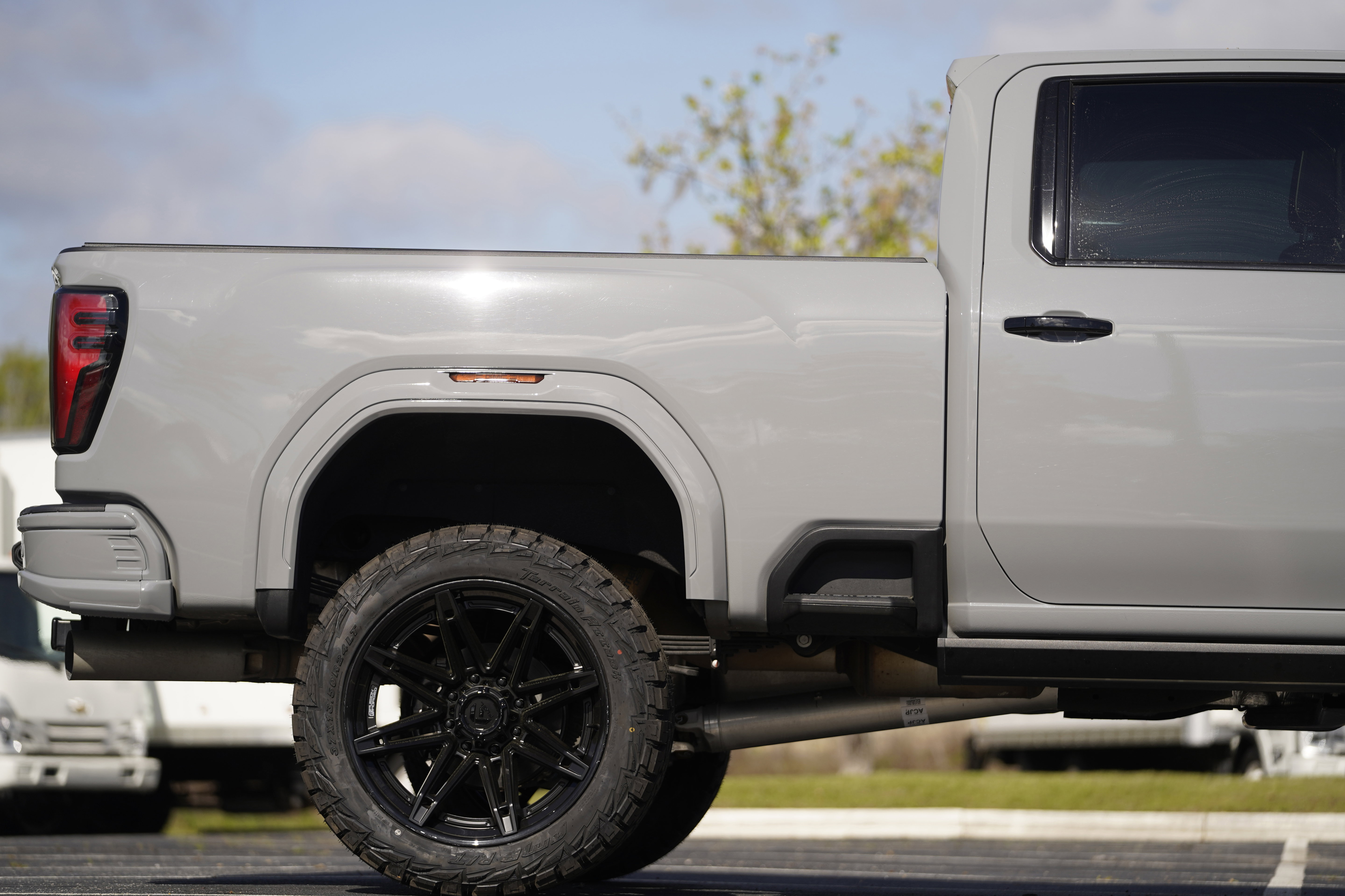 Used 2024 GMC Sierra 2500 AT4X w/ AT4X AEV Edition AWD/4WD image 5