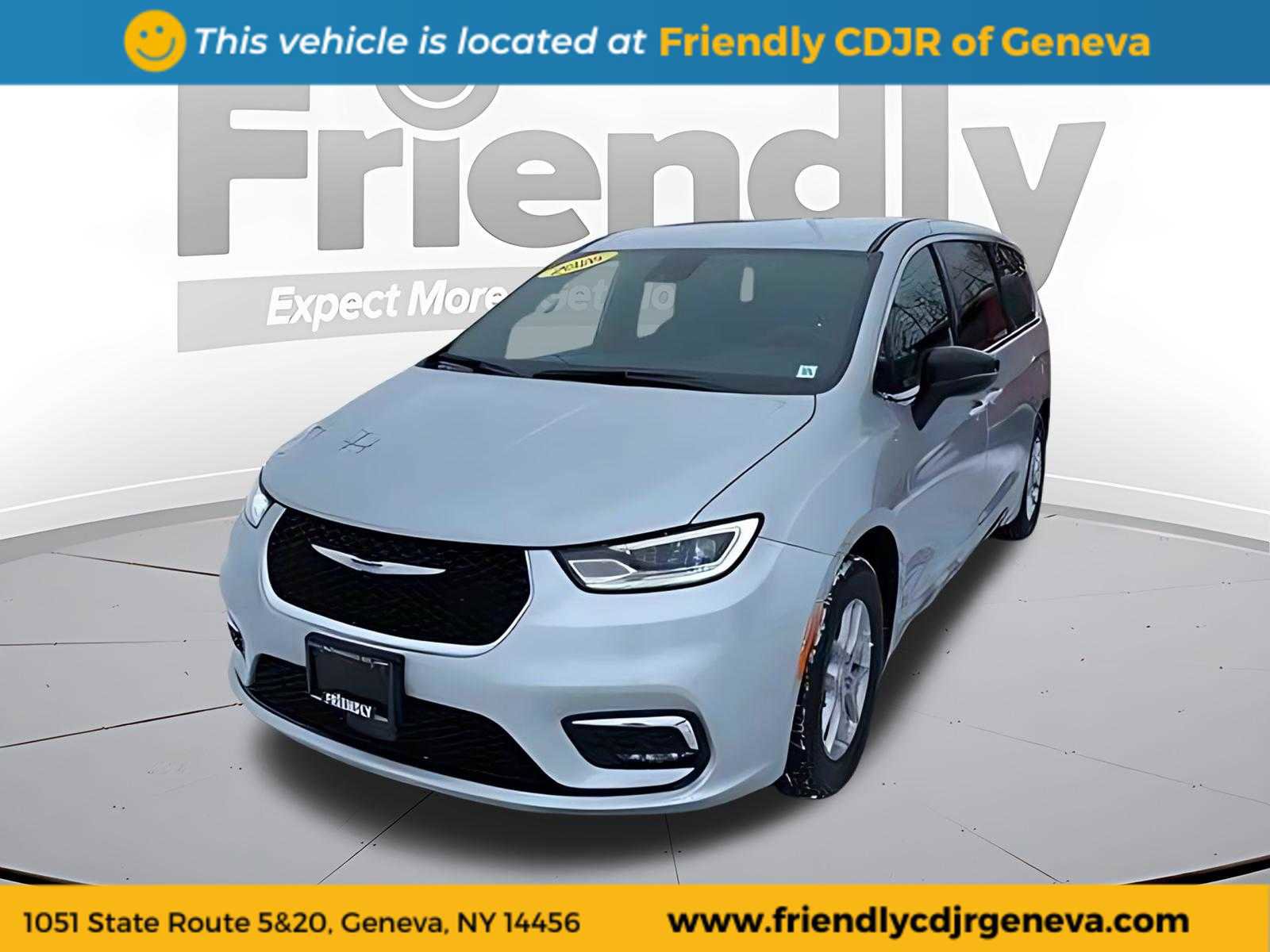 New 2026 Chrysler Pacifica Select image 1