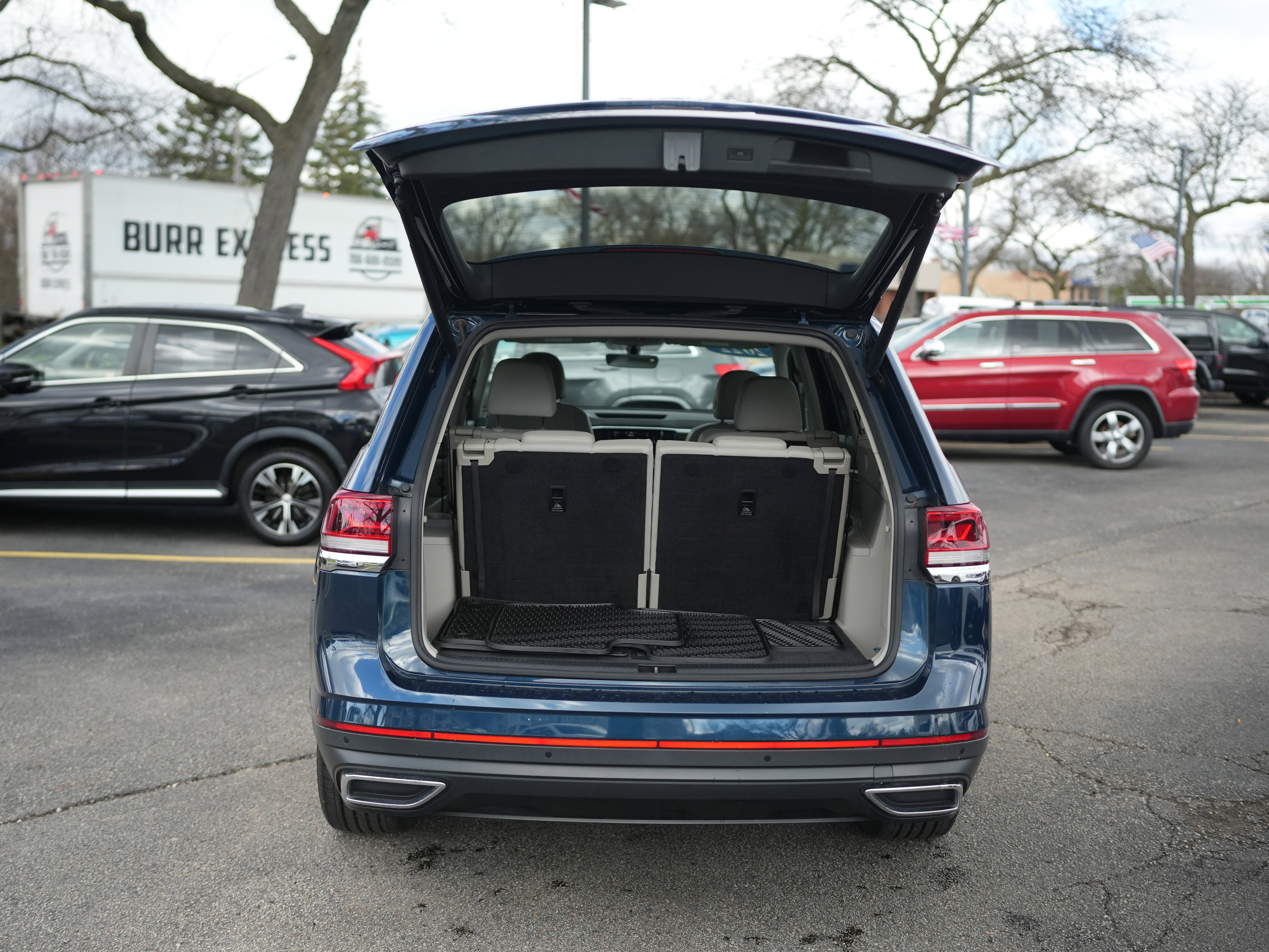 Certified 2022 Volkswagen Atlas SE w/ Black Wheel Package image 7