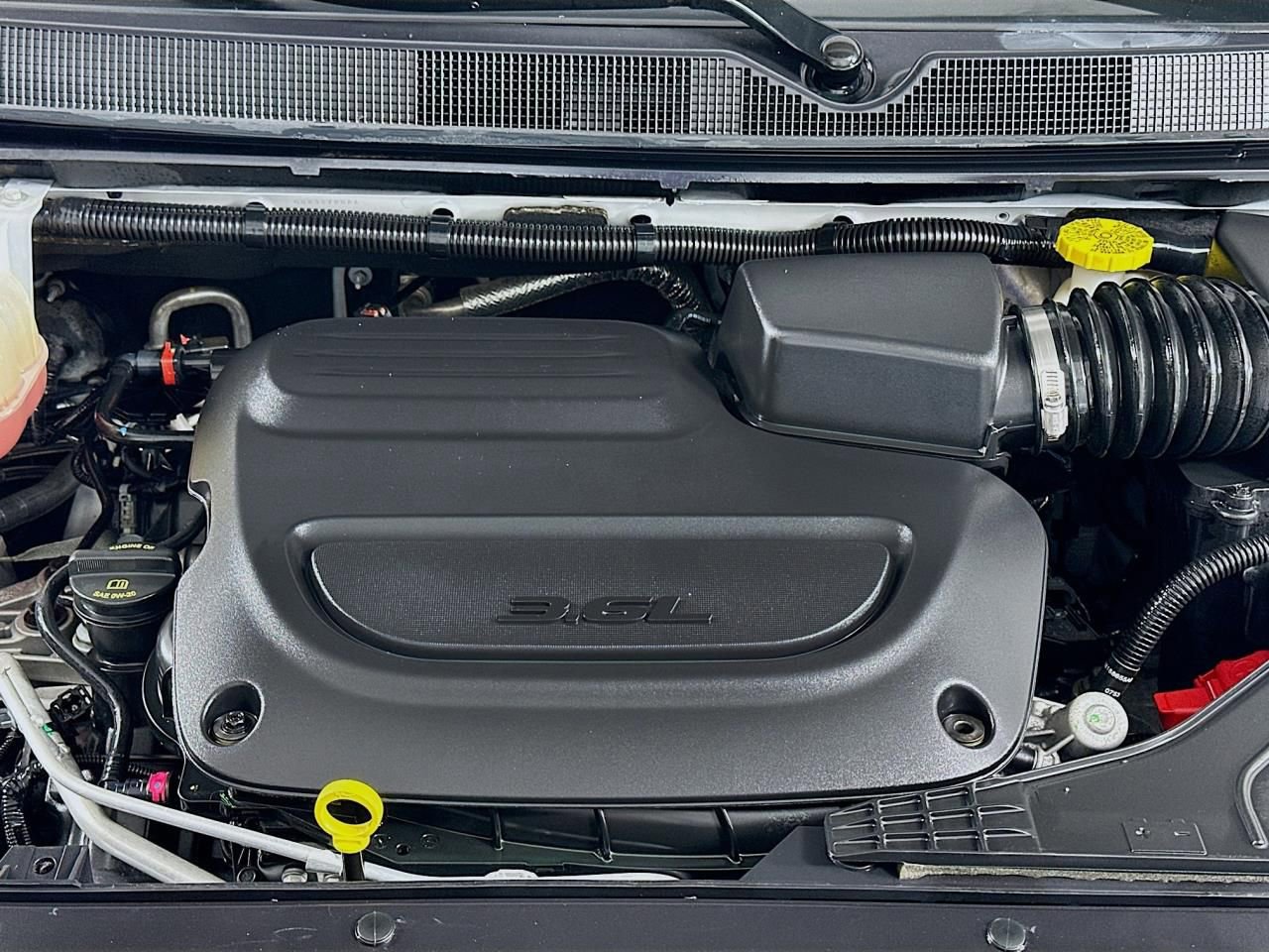 Used 2023 Chrysler Pacifica Touring image 43