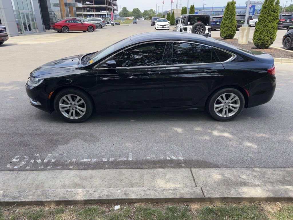 Used 2017 Chrysler 200 Limited Platinum FWD image 2