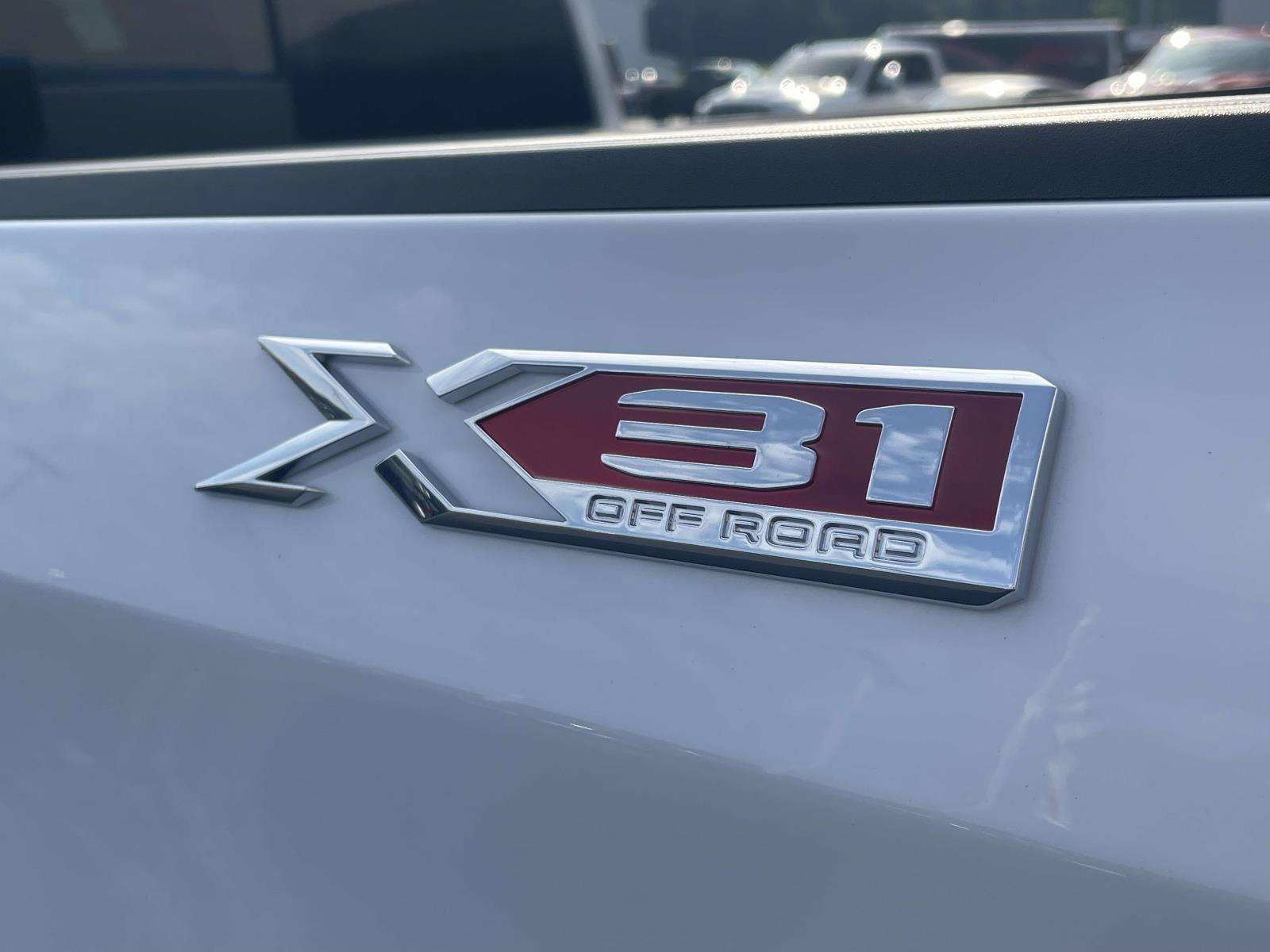 Certified 2025 GMC Sierra 1500 SLT w/ SLT Premium Plus Package AWD/4WD image 8