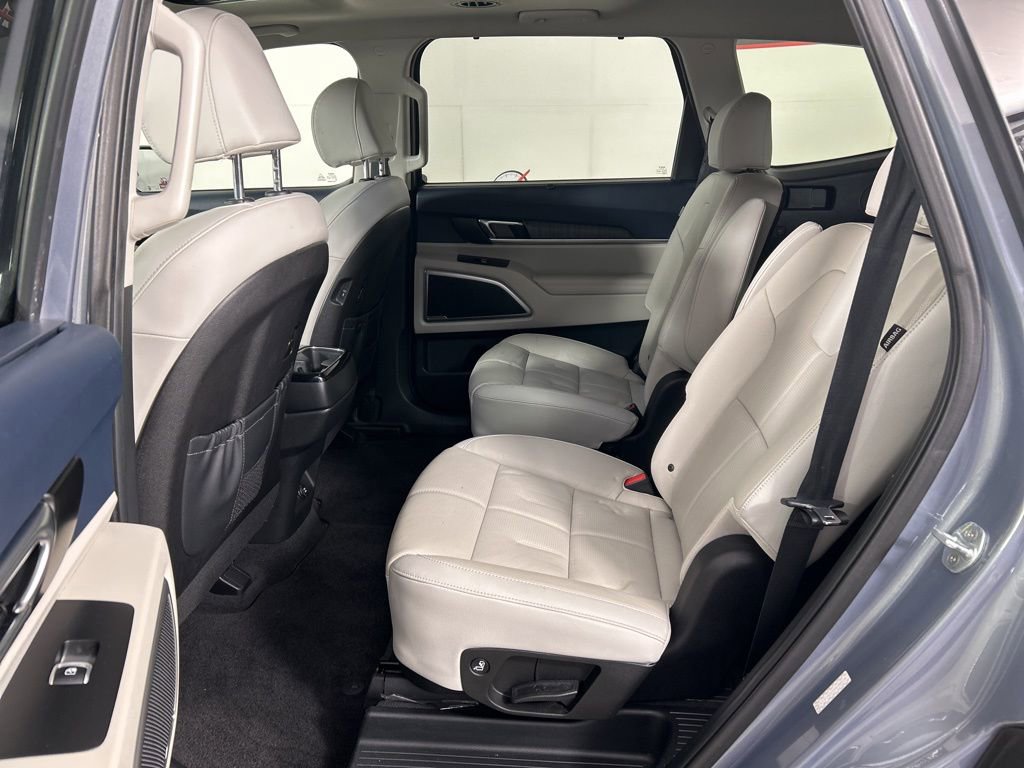 Used 2023 Kia Telluride EX w/ EX Captain's Chair Package image 24
