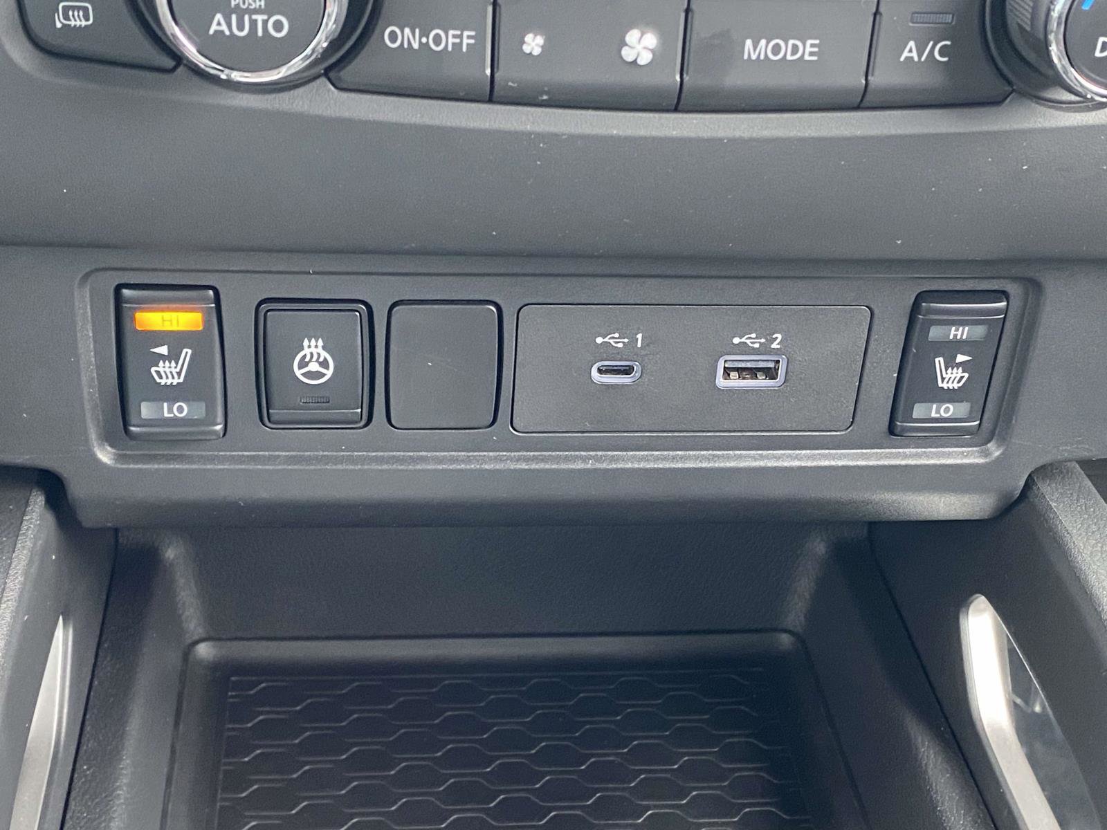 Used 2024 Nissan Frontier SL image 30