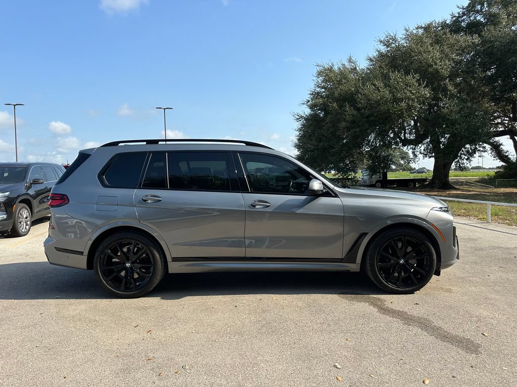 Used 2024 BMW X7 xDrive40i w/ M Sport Package AWD/4WD image 4