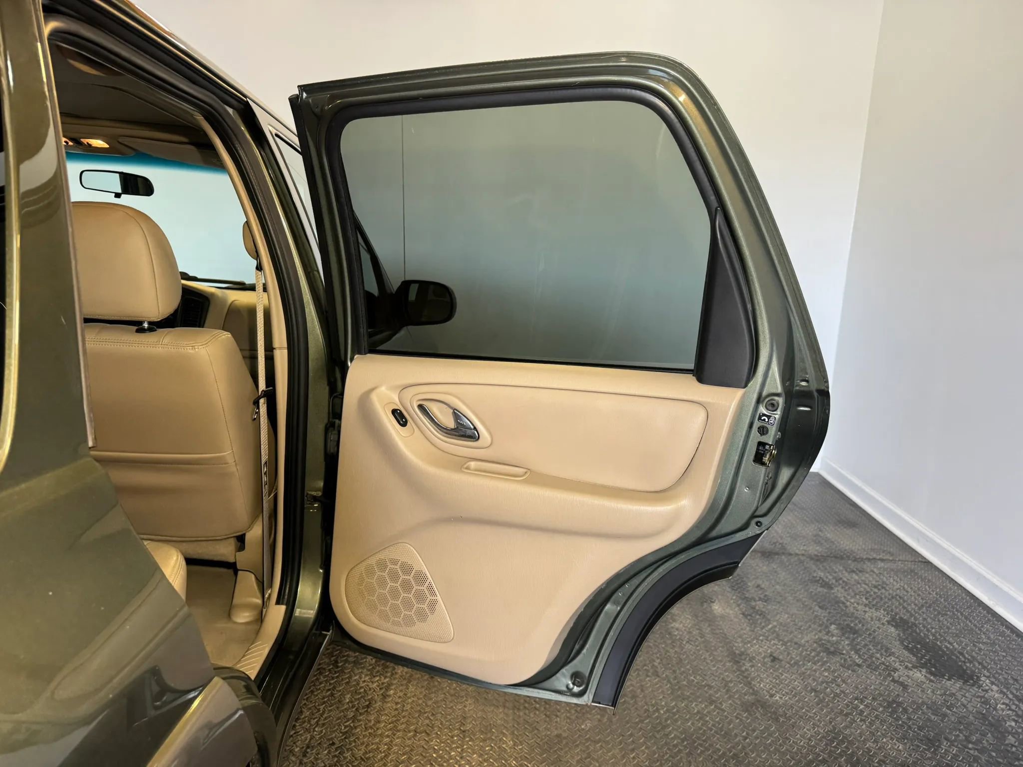 Used 2002 MAZDA Tribute ES image 25
