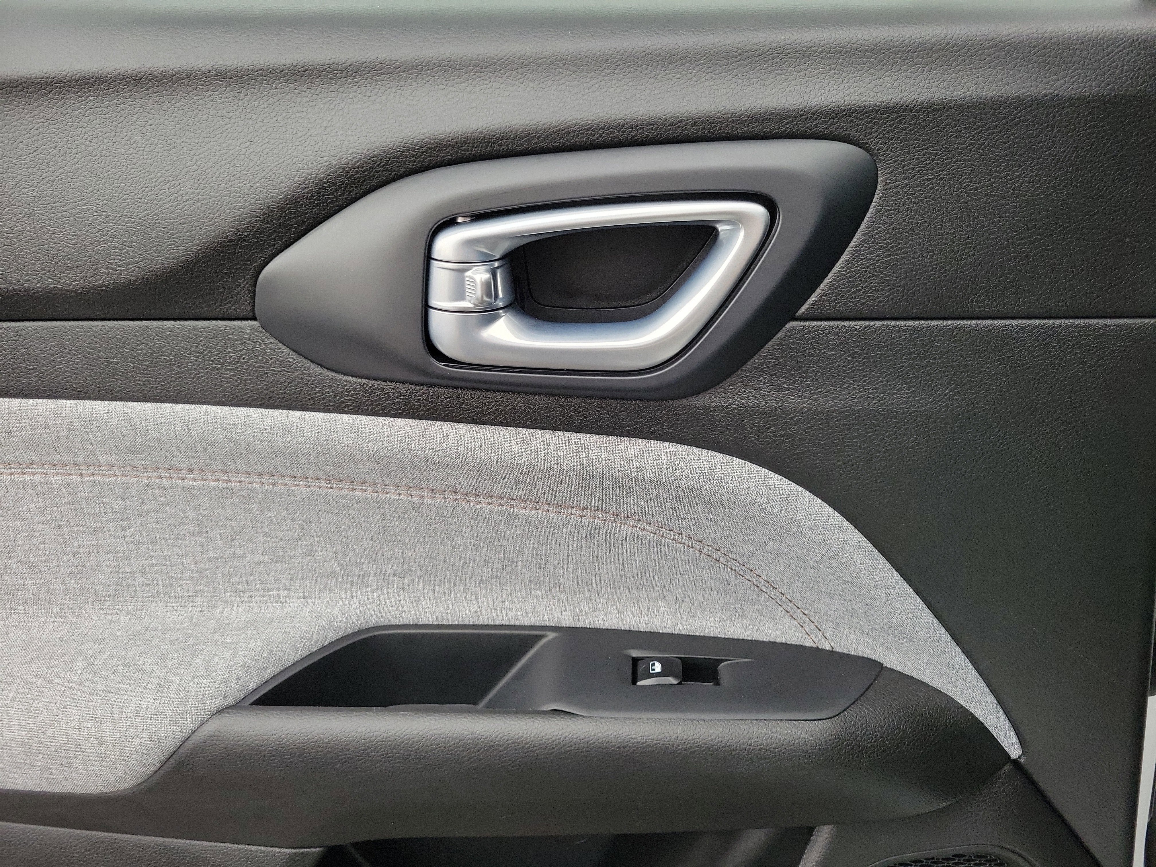 Used 2023 Jeep Compass Latitude image 12