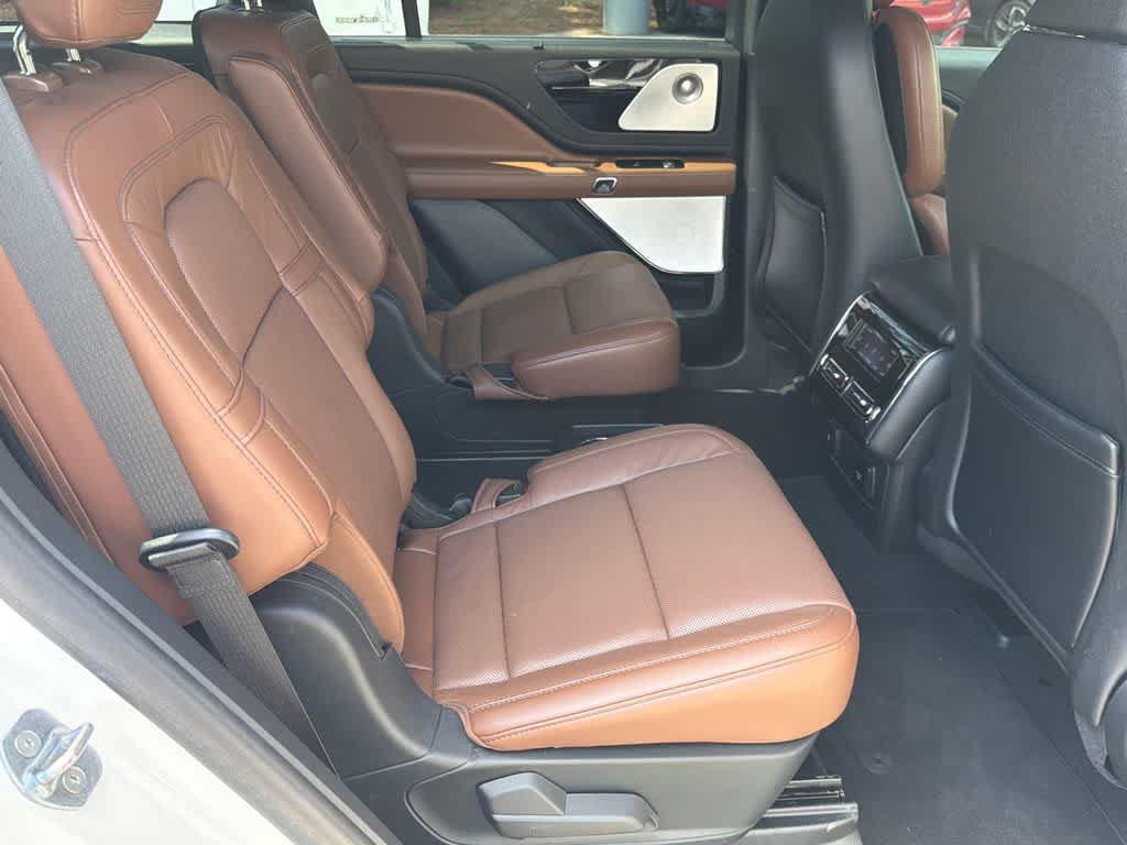 Used 2024 Lincoln Aviator Reserve w/ Equipment Group 201A AWD/4WD image 15