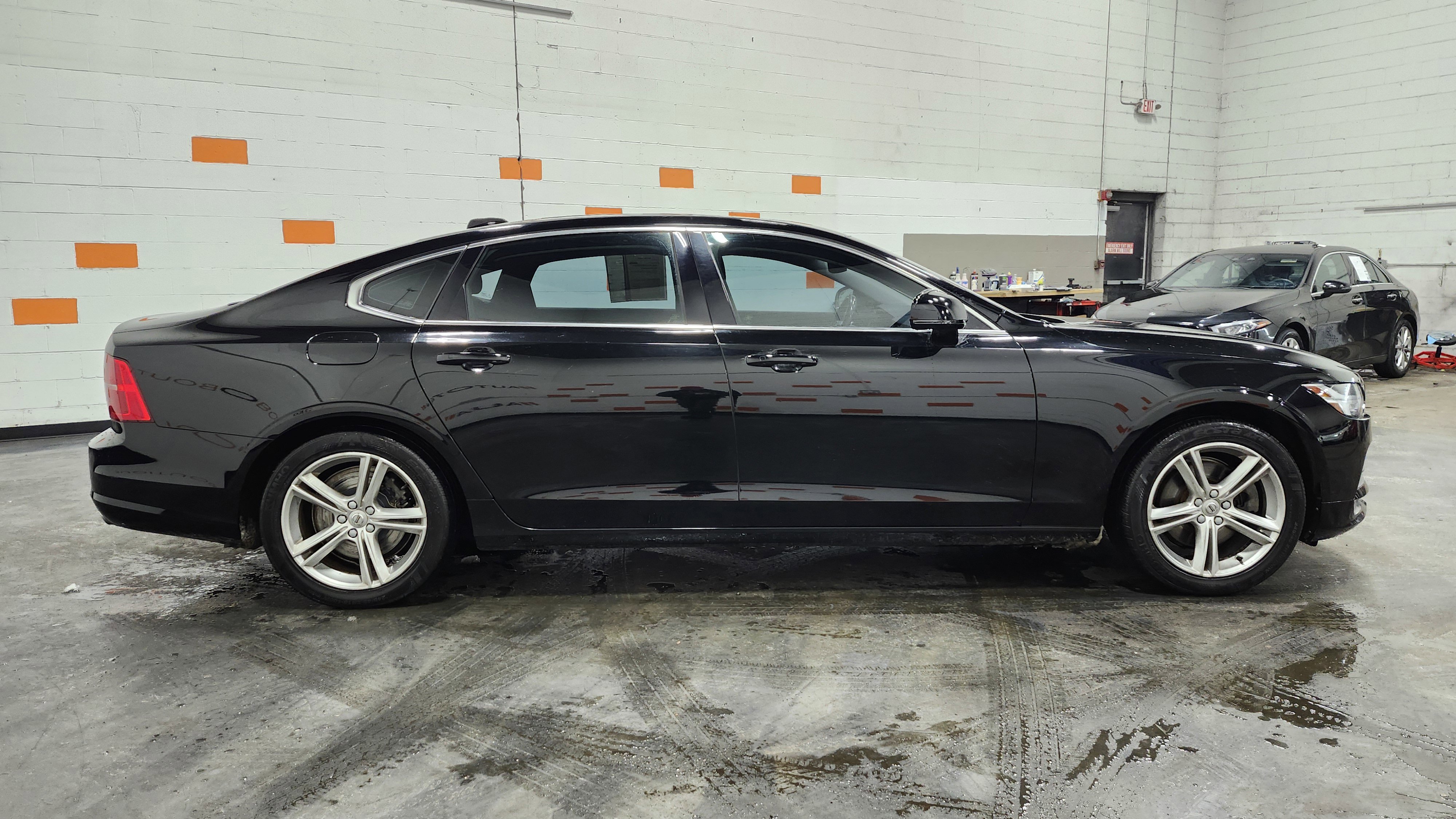 Used 2018 Volvo S90 T5 Momentum w/ Protection Package image 18