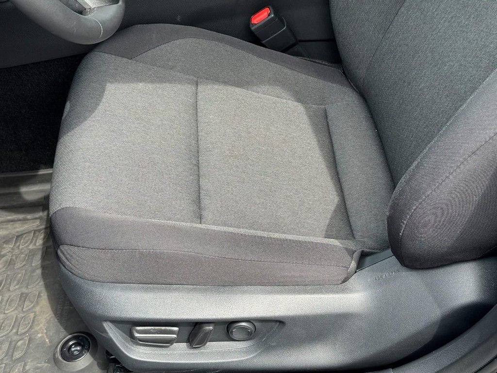 Used 2025 Toyota Camry LE w/ Convenience Package image 16