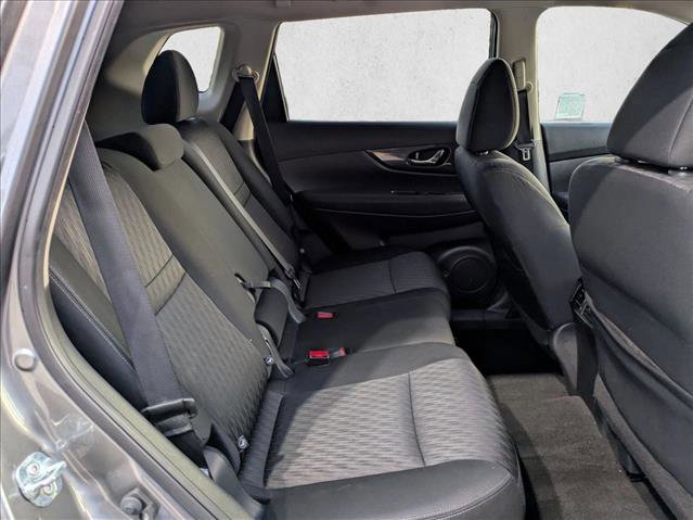 Used 2018 Nissan Rogue SV image 19