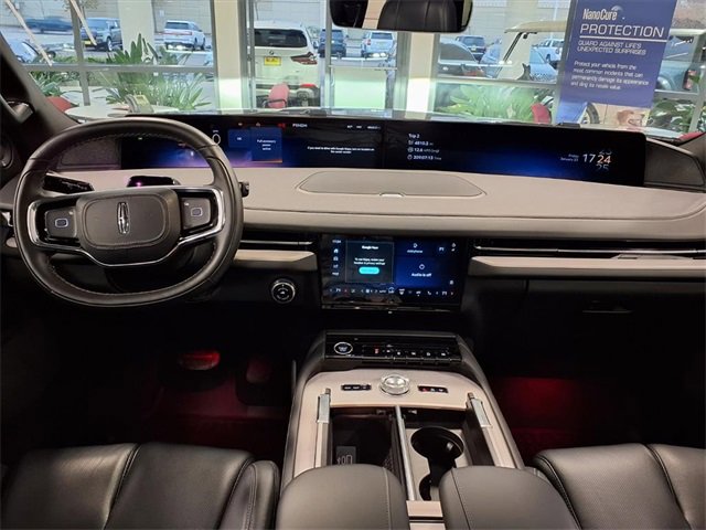 Certified 2025 Lincoln Navigator Reserve w/ Jet Appearance Package image 4