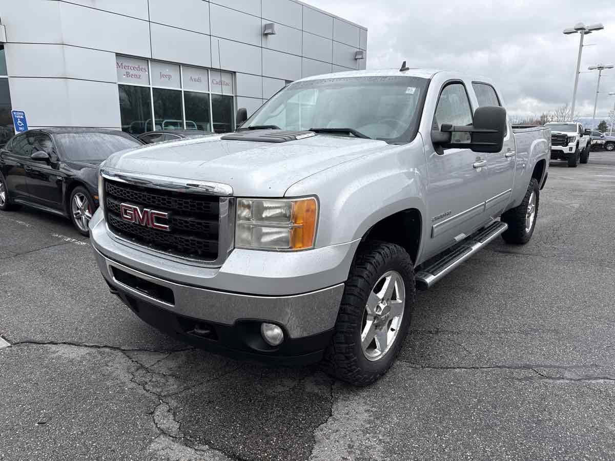 Used 2011 GMC Sierra 2500 SLT w/ Entertainment Package AWD/4WD image 2