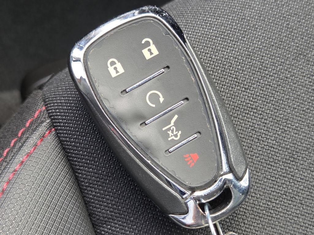 Used 2023 Chevrolet Equinox RS FWD image 38