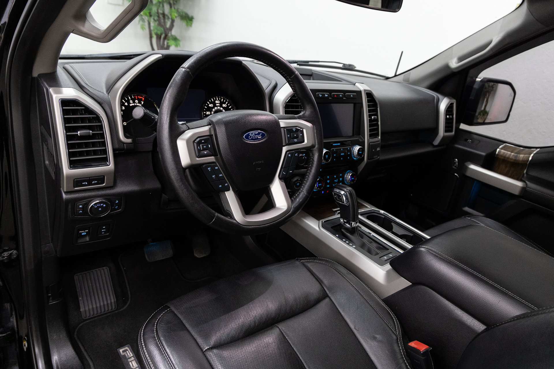 Used 2018 Ford F150 Lariat w/ Equipment Group 502A Luxury AWD/4WD image 6