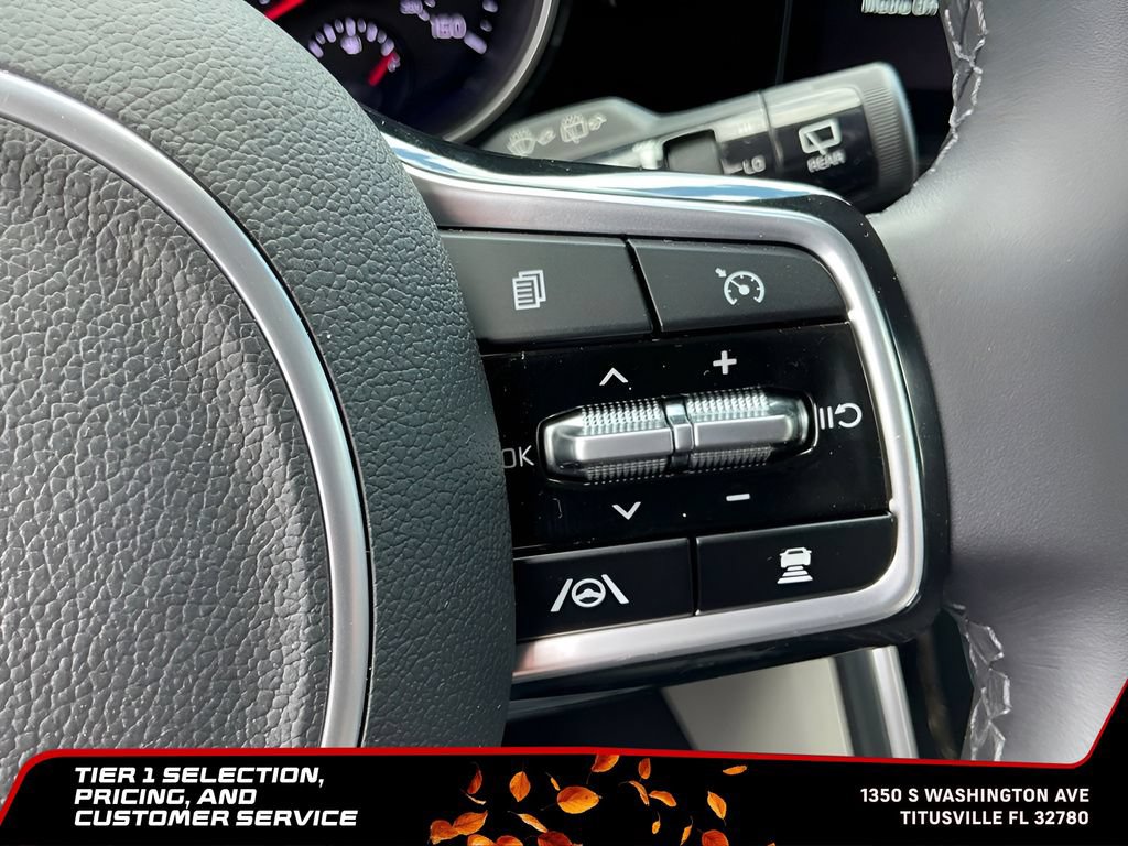 Used 2024 Kia Carnival EX FWD image 30
