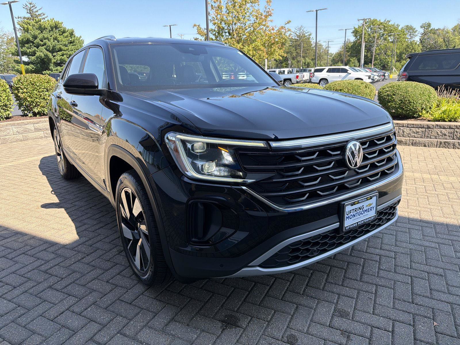 Used 2024 Volkswagen Atlas Cross Sport SE FWD image 7