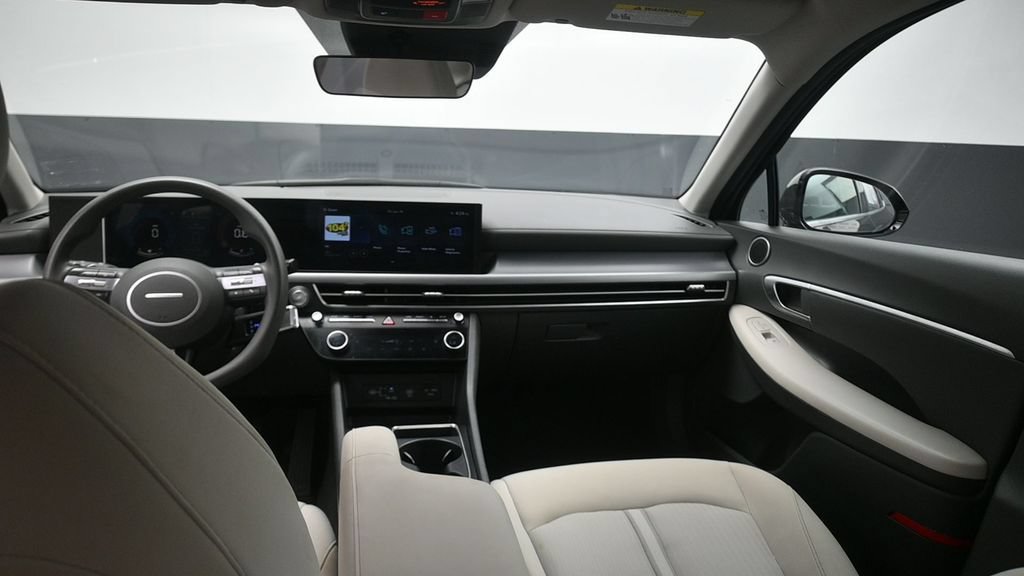 Used 2025 Hyundai Sonata SEL FWD image 16