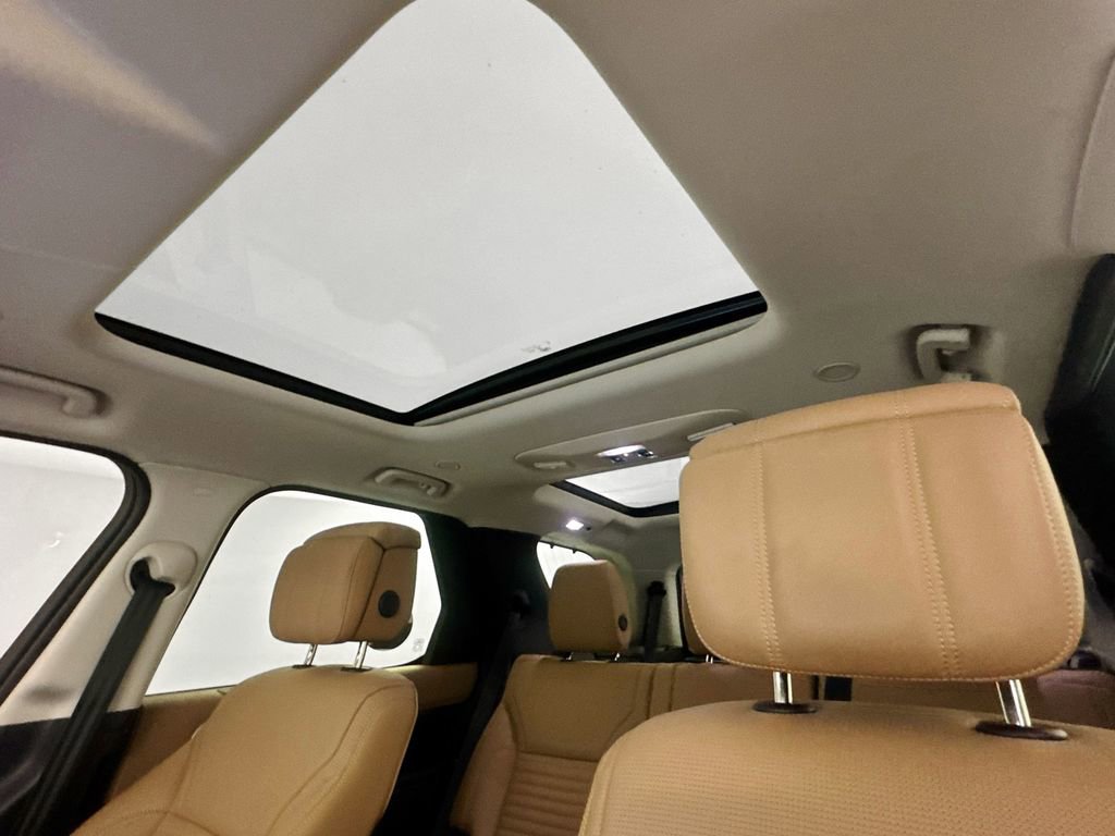 Certified 2025 Land Rover Discovery Metropolitan Edition image 21